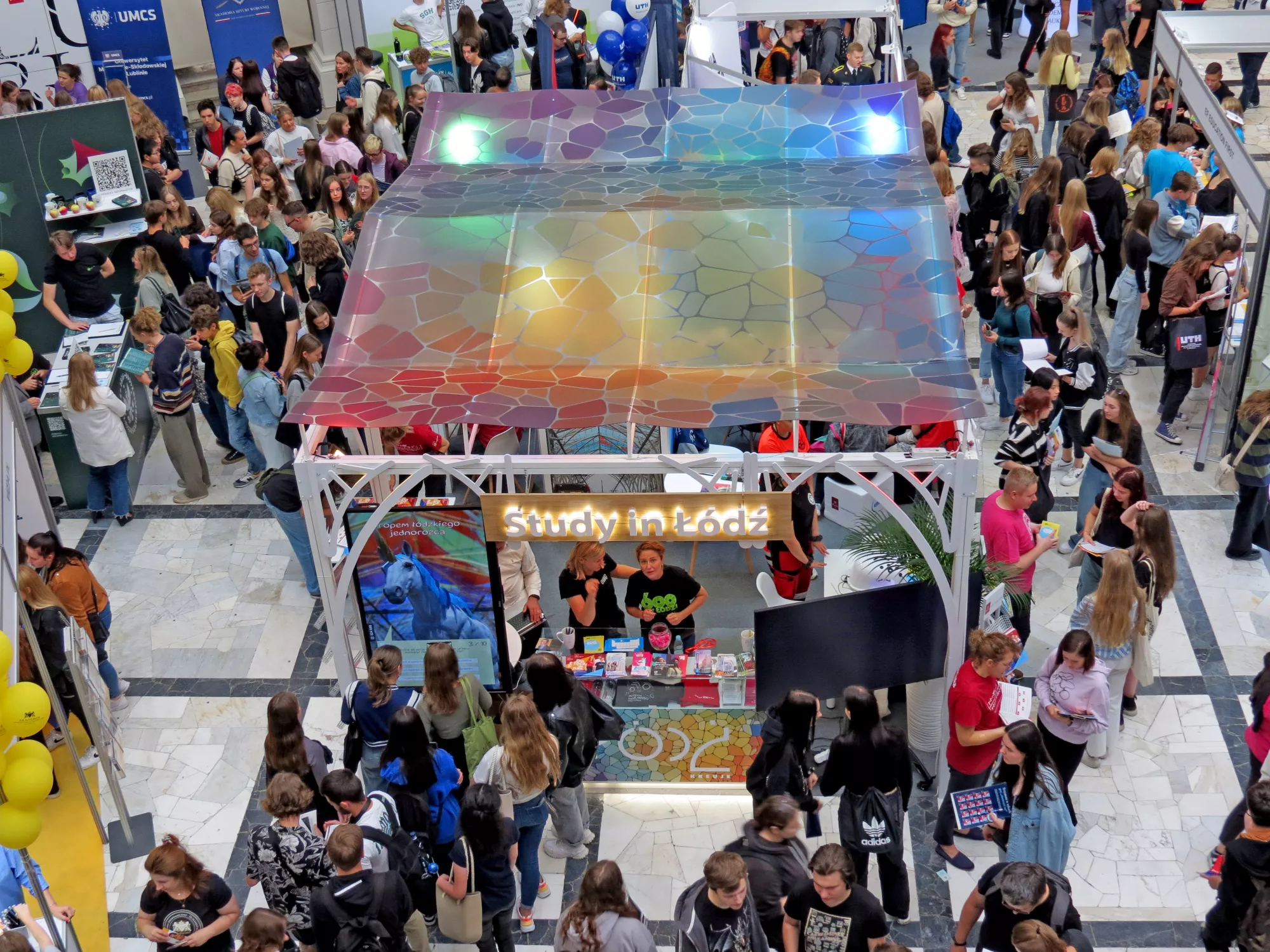 Stoisko PŁ podczas Salonu Maturzystów 2023.